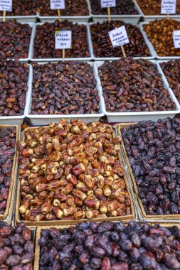 Konya, Türkiye 05/12/2019: Doğu çarşısı fındıklı tezgah. Close. Arka plan. 