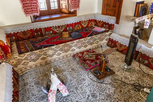 Konya, 터키, 05/12/2019: 메블라나 박물관, 인테리어. 나마즈를 노래할 수 있는 공간. — 스톡 사진