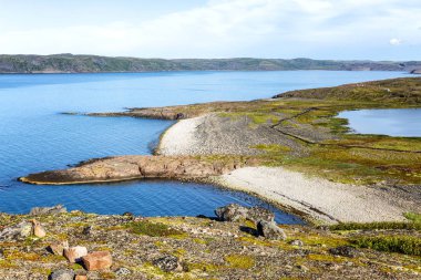 Açık güneşli bir günde Kuzey Denizi'nin güzel sahili. Muhteşem manzara.