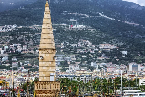 Alanya, Turkey, 05 / 07 / 2019: Beautiful top view of the resort city and the tower . — стоковое фото