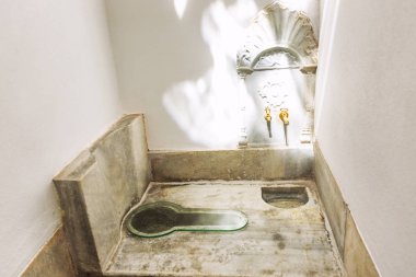 Topkapı Sarayı hareminde tuvalet odasının içi.