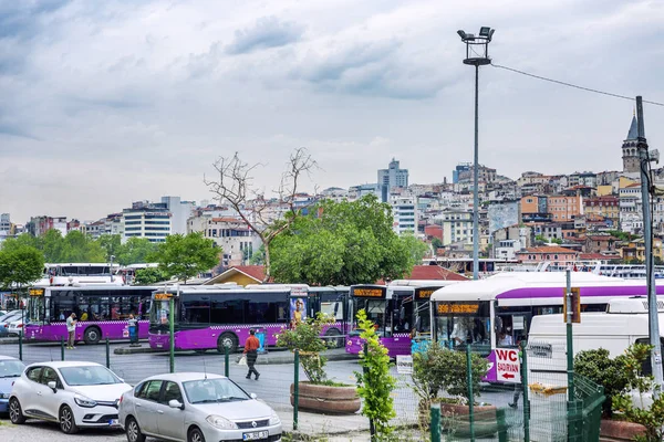Estambul, Turquía, 22 / 05 / 2019: Estación de autobuses en la ciudad . — Foto de Stock