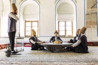 Konya, Türkiye, 05/12/2019: Mevlana Müzesi'nde balmumu figürleri.