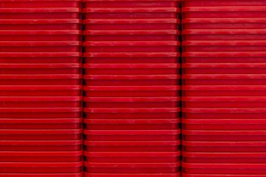 Alışveriş sepetleri bir süpermarkete yığılmış. Close. Arka plan.