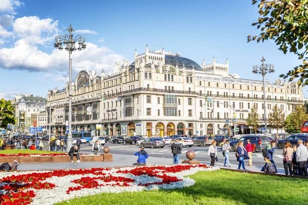 Moscow, Russia, 08 / 06 / 2019: Beautiful view of the Metropol hotel in the center of a big city . — стоковое фото