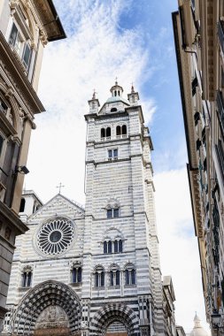  Gökyüzüne karşı tarihi bir şehirde eski bir tapınak. Harika mimari.. 