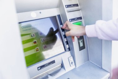 Marsilya, Fransa, 10 / 07 / 2019: Metroda bilet satın alma terminali.