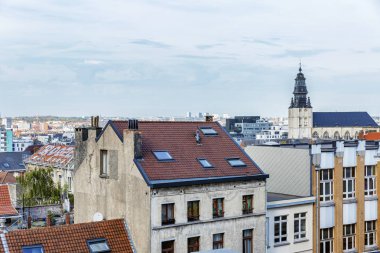 Brüksel, Belçika, 10 / 14 / 2019: Eski şehrin çatılarına yukarıdan bakmak. Güzel manzara.