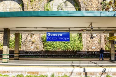 Cenova, İtalya, 10 / 05 / 2019: Tren istasyonundaki istasyon. Yakın plan.