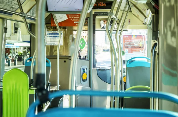 Marsella, Francia, 08; 10.2019: Interior de un autobús urbano. Primer plano . — Foto de Stock