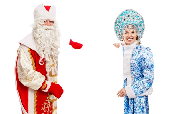 Sorrindo Russo Papai Noel Donzela Neve Ternos Estão Segurando Pôster — Fotografia de Stock