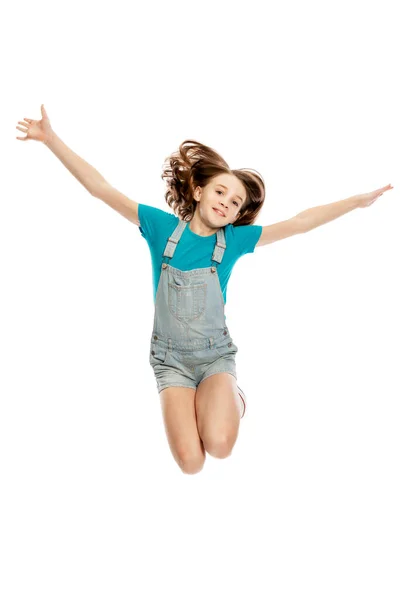 Een Tienermeisje Spijkerbroek Een Blauw Topje Springen Emotioneel Geïsoleerd Witte — Stockfoto