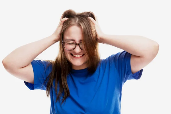 Une Jeune Fille Avec Des Lunettes Tient Tête Rit Une — Photo