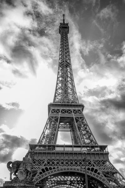 Párizs Franciaország 2019 Eiffel Torony Fekete Fehér Fotó Függőleges — Stock Fotó