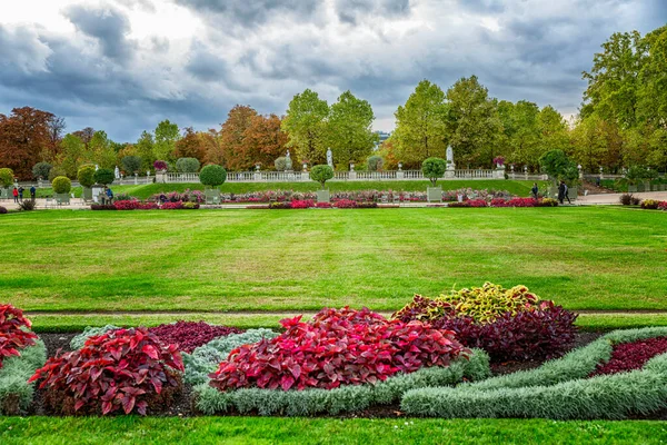 Parigi Francia 2019 Palazzo Bellissimo Parco Fiorito Del Lussemburgo — Foto Stock