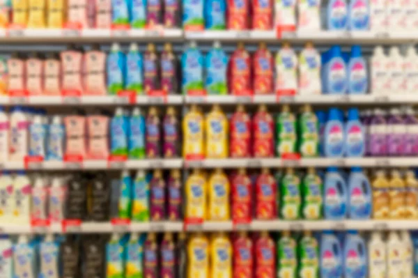 Garrafas Produtos Limpeza Prateleiras Supermercado Uma Grande Variedade Vista Frontal — Fotografia de Stock