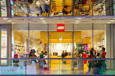 Alışveriş merkezindeki lego mağazası, ön manzara. Moskova, Rusya, 09 / 21 / 2020.