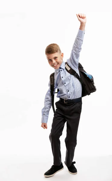 Glücklicher Schuljunge Uniform Mit Rucksack Jubelt Und Hebt Die Hände — Stockfoto