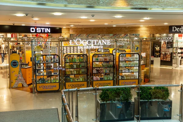 Dükkanları Olan Bir Alışveriş Merkezi Moskova Rusya 2020 — Stok fotoğraf