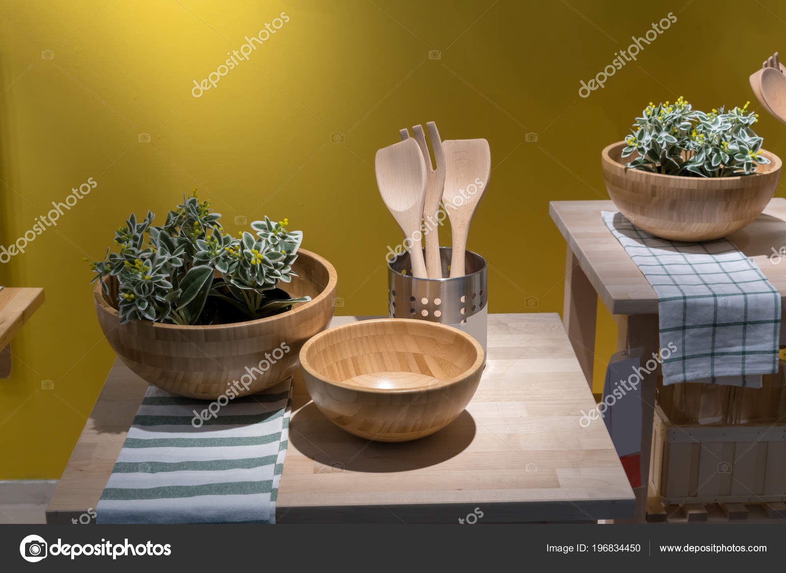 Closed Kitchenware Wooden Island Kitchen Cart Home Design