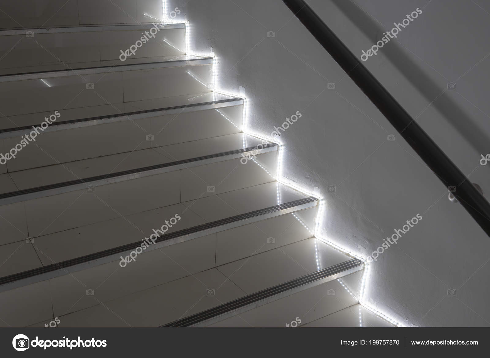 Led ライト 階段組成と白い階段 ストック写真 C V74