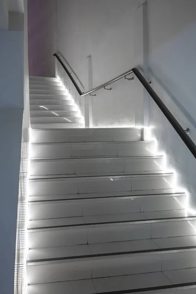 Λευκό Σκάλες Led Φως Σκάλα Σύνθεση — Φωτογραφία Αρχείου