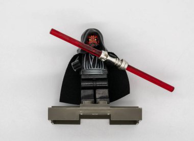 Bangkok, Tayland, 28 Nisan 2018: beyaz zemin üzerine izole Darth Maul minifigure. Lego Star Wars karakteri koleksiyonda.