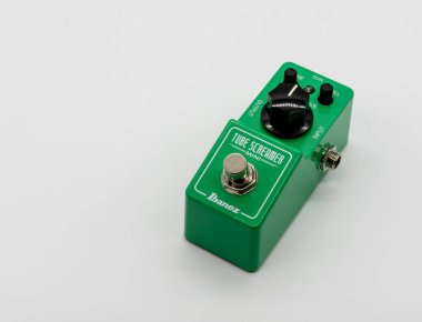 Bangkok, Tayland - 25 Haziran 2018: Ibanez tüp Screamer Mini, beyaz arka plan üzerinde izole overdrive gitar pedal. Açıklayıcı, Editör.