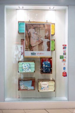 Cath Kidston dükkanında Mega Bangna, Bangkok, Tayland, 2 Haziran 2018: moda marka çanta ve aksesuarları Vitrini.