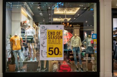 Mega Bangna, Bangkok, Tayland, 2 Haziran 2018 dükkanında ESP: şık casual giyim ve aksesuar markası Vitrini.