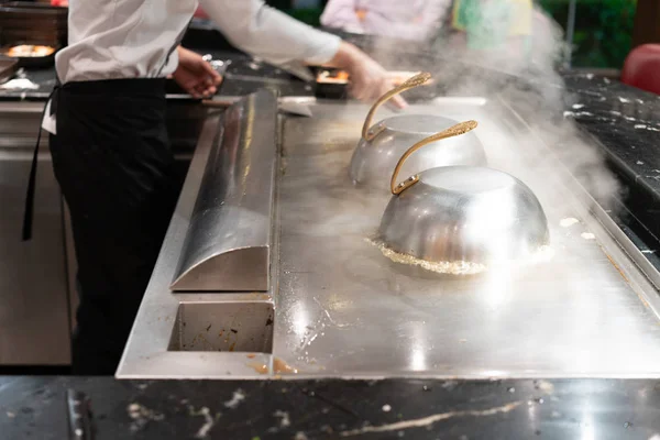 Zárva Japán Stílusú Rozsdamentes Acél Fedél Kupola Teppanyaki Főzés Forró — Stock Fotó