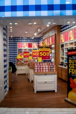 Banyo ve vücut çalışma salonu, Emquatier, Bangkok, Tayland, 29 Haziran 2018: ekran ve iç satış ve promosyon için sabun, losyon ve ev kokuları alışveriş merkezi ile.