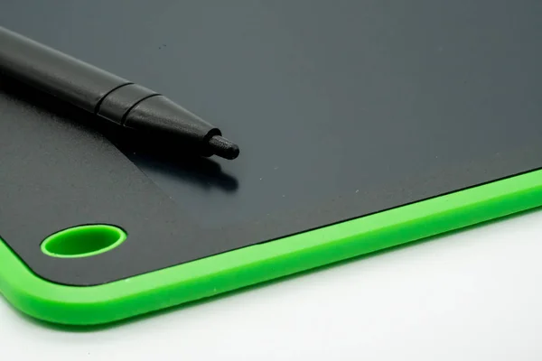 Tableta Lcd Negra Verde Aislada Sobre Fondo Blanco — Foto de Stock