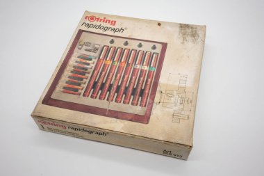 Mühendislik çizim aracı: Bangkok, Tayland - 10 Temmuz 2018: Rotring Rapidograph Master 8 kalem beyaz arka plan üzerinde izole ayarla