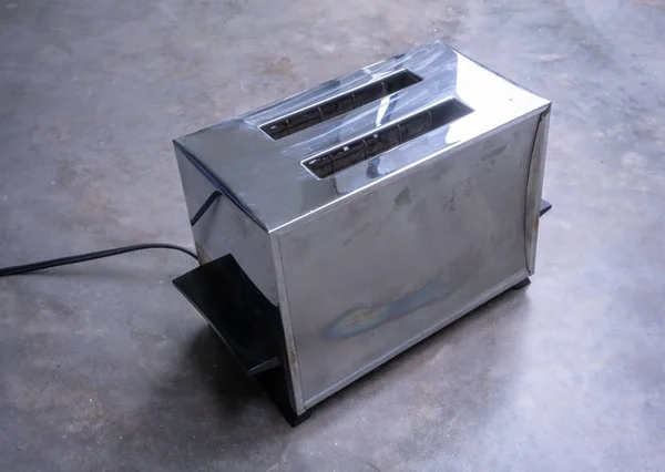 Klassischer Vintage Chrom Toaster Auf Betonboden Hintergrund — Stockfoto