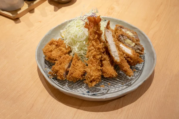 Fechado Até Costeleta Carne Frita Revestida Com Panko Escamoso Migalha — Fotografia de Stock