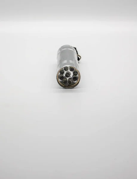 Silberne Metall Taschenlampe Isoliert Auf Weißem Hintergrund Mit Kopierraum — Stockfoto