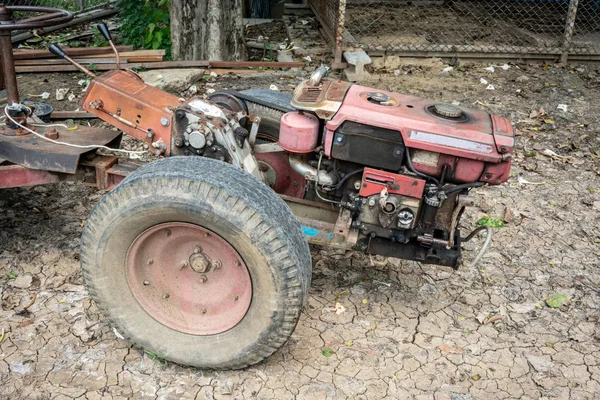 Abandoned Old Rusty Tractor Drought Land — Stock Photo, Image