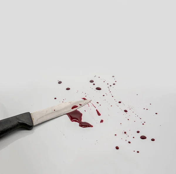 Cuchillo Cocina Sangriento Cerrado Con Salpicaduras Sangre Gotitas Sobre Fondo —  Fotos de Stock