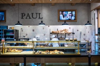 Paul, Orta Dünya, Bangkok, Tayland, 19 Ekim 2018: ön Avrupa tarzı kafeteryada vitrinde fırın kapalı.