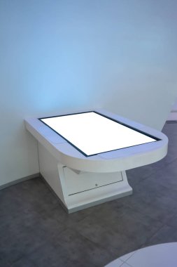 Dijital ekranda eğrisi bilgi sayacında Müzesi veya alışveriş merkezi.