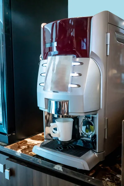 Кофе Машины Самообслуживания Предлагают Последовательное Качество Кофе Отеле Спортивном Клубе — стоковое фото