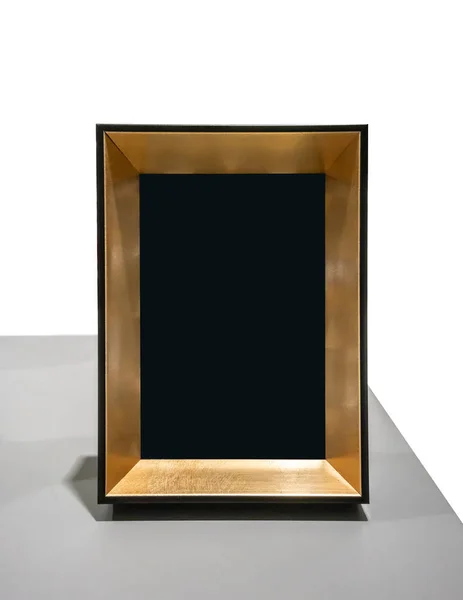Чорний Простір Вертикальній Золотій Рамці Сірому Столі Близько Деталей Зоні — стокове фото
