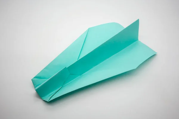 Azzurro Verde Origami Aereo Carta Isolato Sfondo Bianco Concetto Educazione — Foto Stock