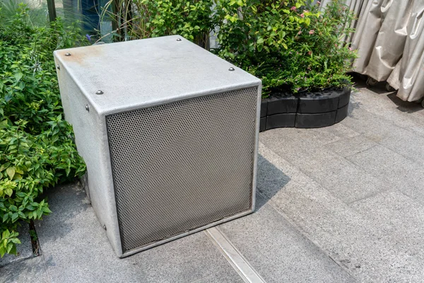 Altavoz Cuadrado Cubo Para Música Aire Libre Monitor Altavoz Jardín —  Fotos de Stock