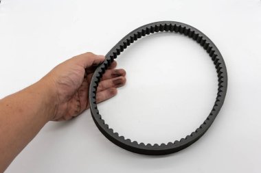 El motosiklet motoru izole whit triger kayışı tutarak