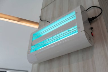 Elektrik sinek ve mavi UV lambası ile böcek katili. Güvenilir bir şekilde Prote