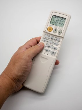 Beyaz arka plan üzerinde izole Klima uzak.