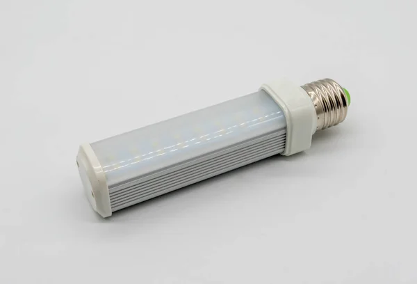 LED-Glühbirne isoliert auf weißem Hintergrund. — Stockfoto