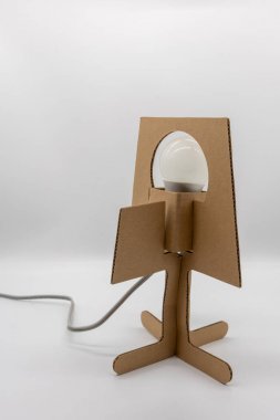 Diy kağıt lamba beyaz arka plan üzerinde izole.